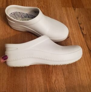 Dansko Kaci Women's White Slip-On Clogs, Size 37 6.5-7